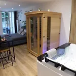 Balneotherapie Et Sauna Hyper Centre Lägenhet *
